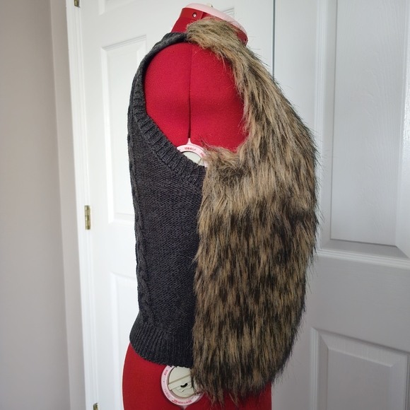 Miss Me Faux Fur Cable Knit Vest - Size L - Picture 7 of 14